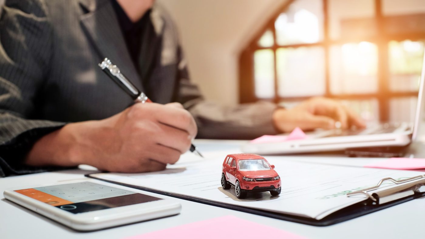 Auton myynti liikkeeseen vai yksityiselle – miten saada autosta paras mahdollinen hinta?